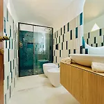Luxury Tree Bedrooms House 別荘
