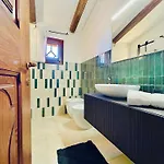 Luxury Tree Bedrooms House 別荘 *