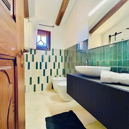 Luxury Three Bedroom House With Pool And Panoramic Sea View Holiday home *