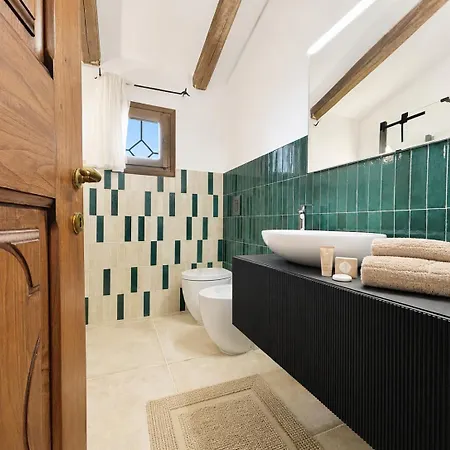 Luxury Three Bedroom House With Pool And Panoramic Sea View